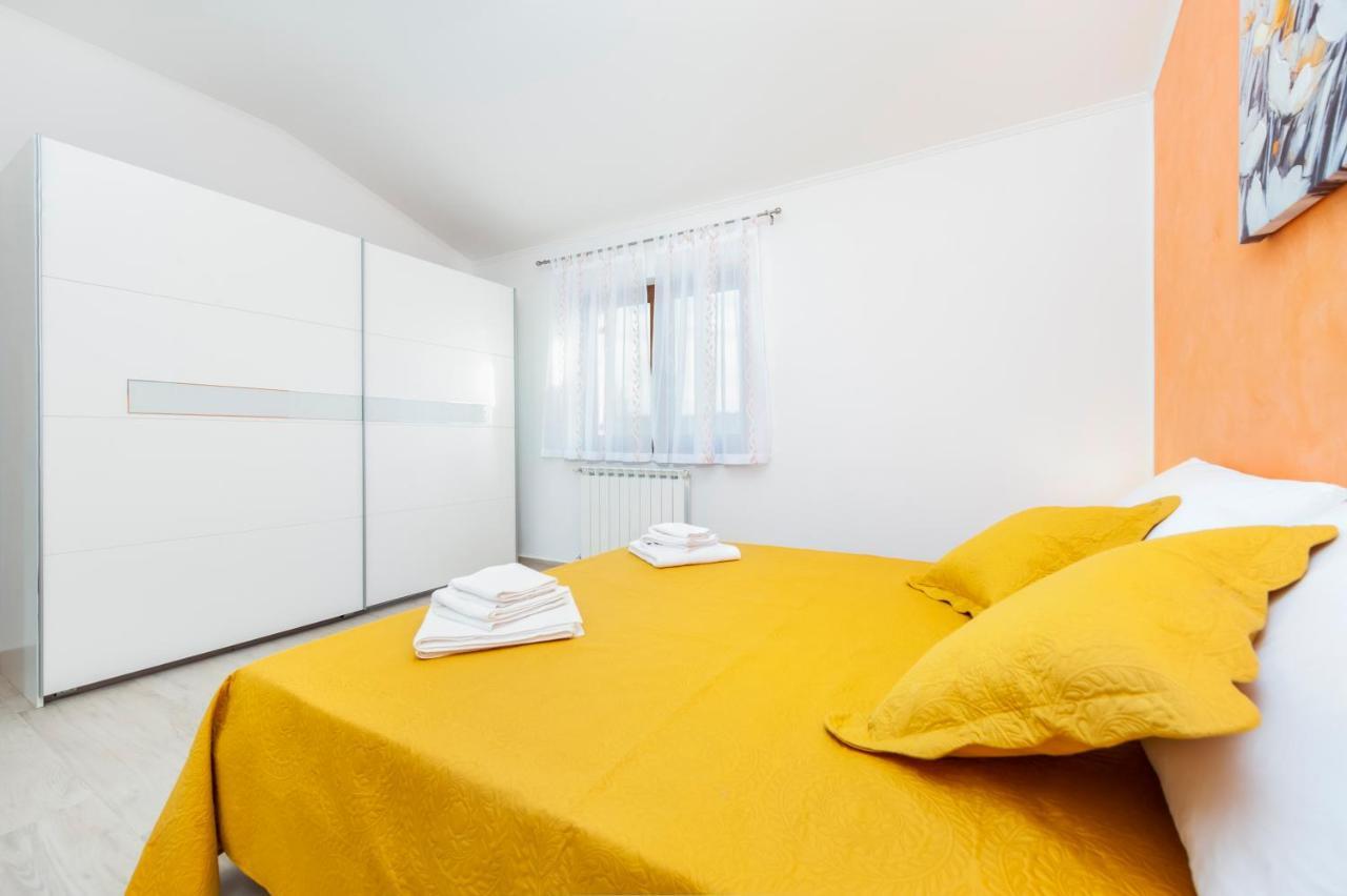 Comfort Apartments Karla 로비니 외부 사진