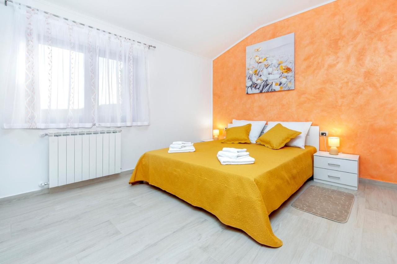Comfort Apartments Karla 로비니 외부 사진