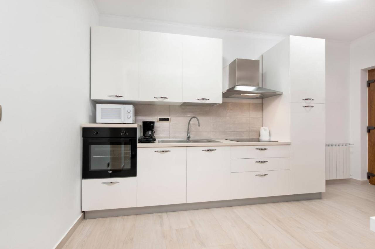 Comfort Apartments Karla 로비니 외부 사진
