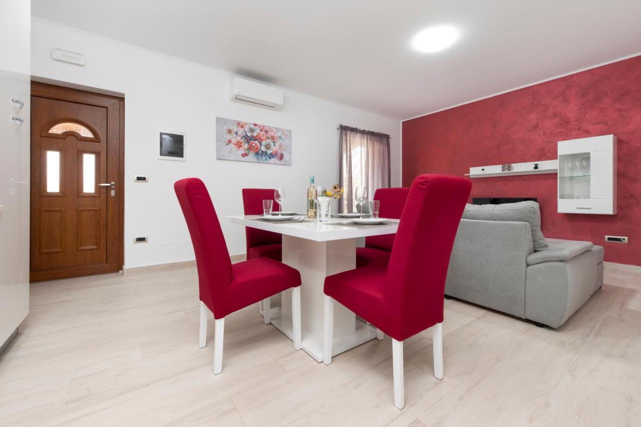 Comfort Apartments Karla 로비니 외부 사진
