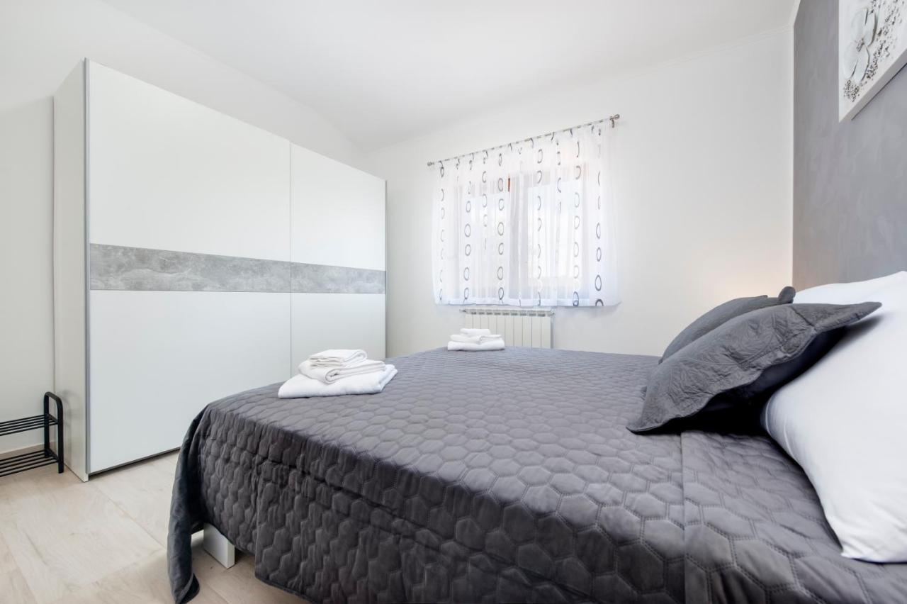Comfort Apartments Karla 로비니 외부 사진
