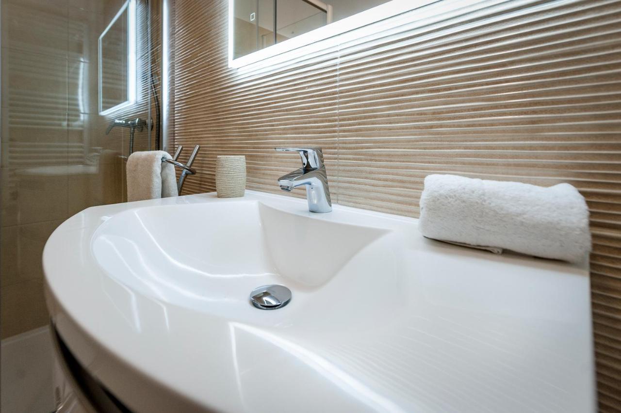 Comfort Apartments Karla 로비니 외부 사진